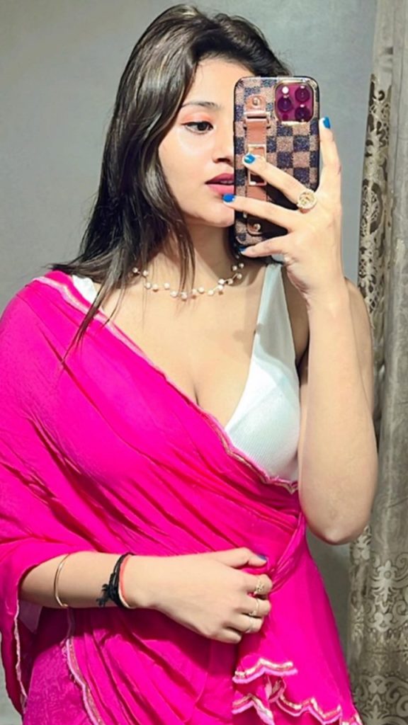 Watch Anjali Arora Reel in saree