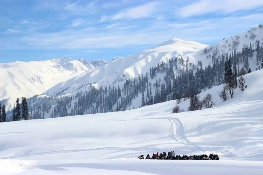 m_Gulmarg_activity_mountains_l_460_690 - SastaOffer Gulmarg - Best Places to Visit in India