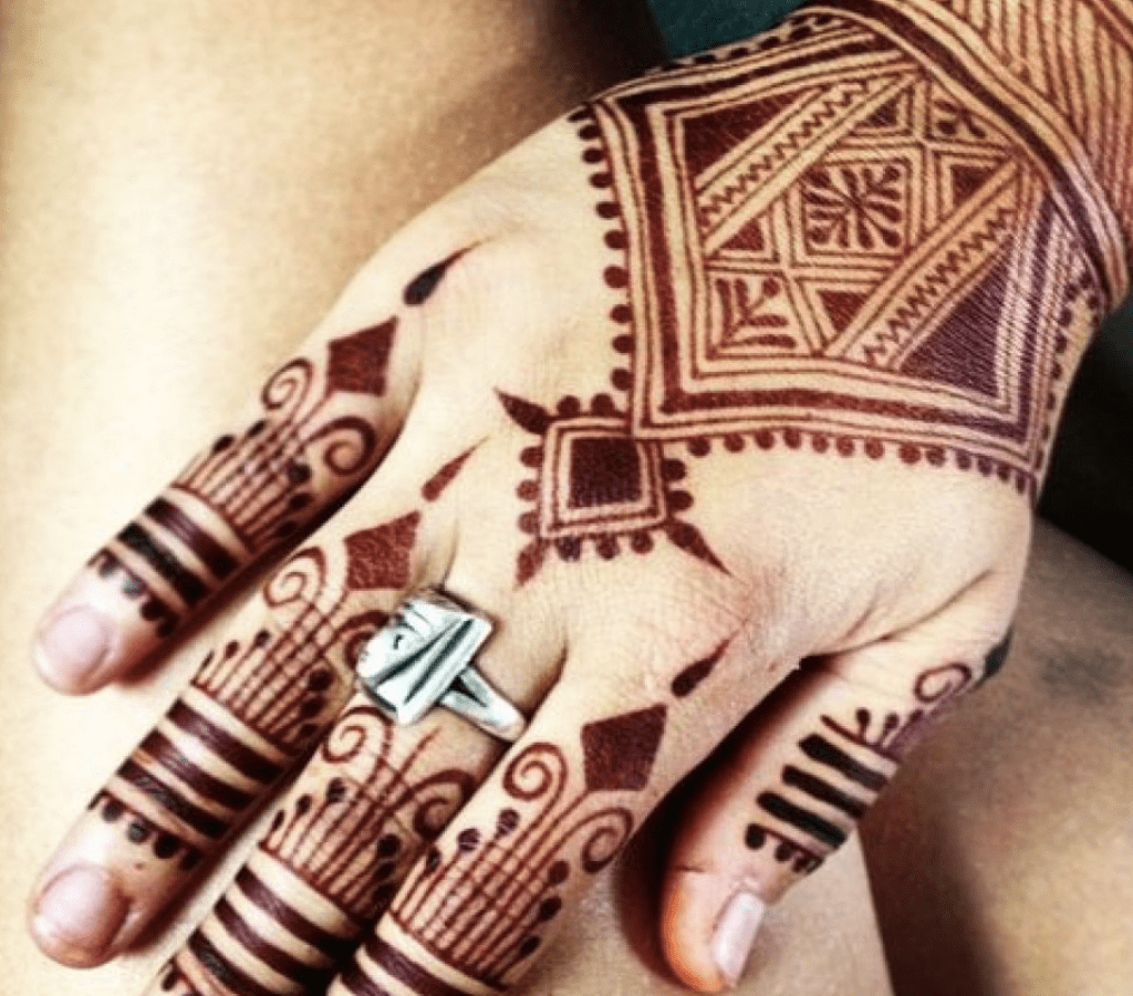  Simple Back Hand Arabi Mehndi Designs